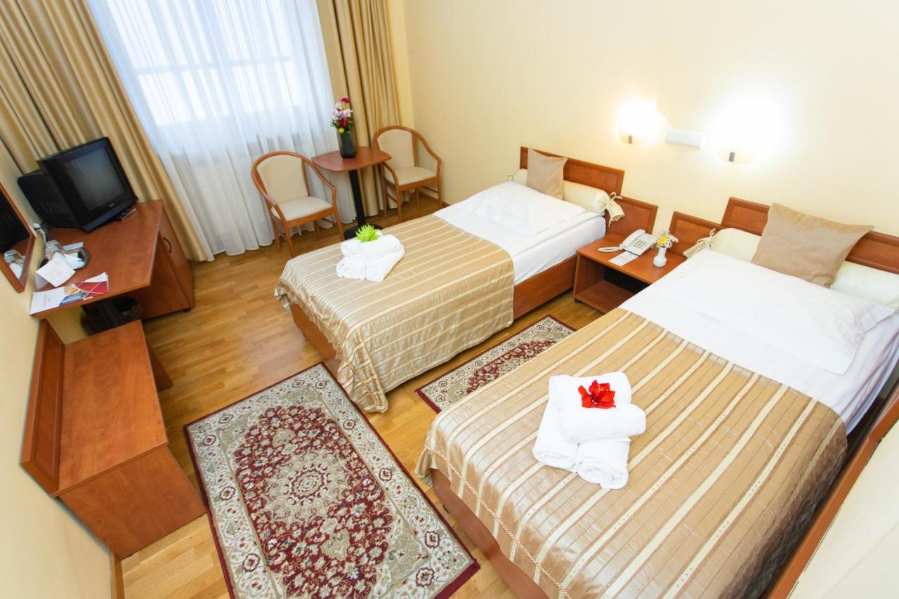 Hotel Fenyo Miercurea Ciuc Extérieur photo