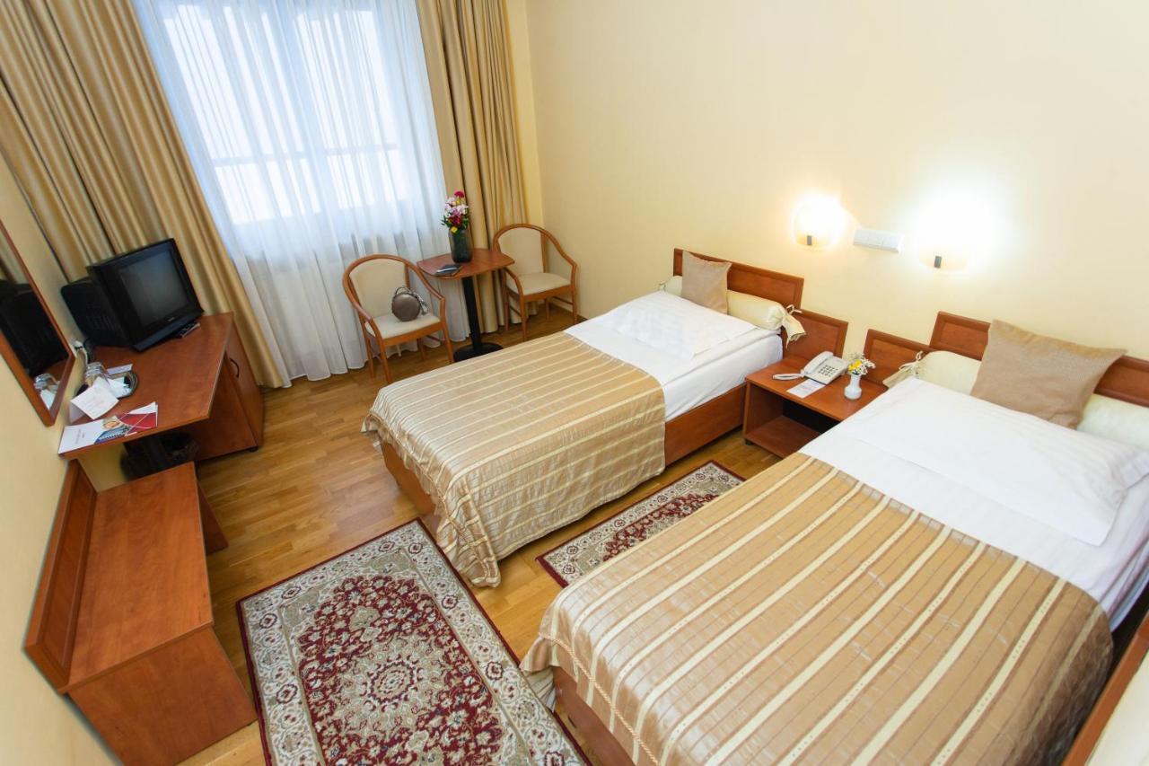 Hotel Fenyo Miercurea Ciuc Extérieur photo
