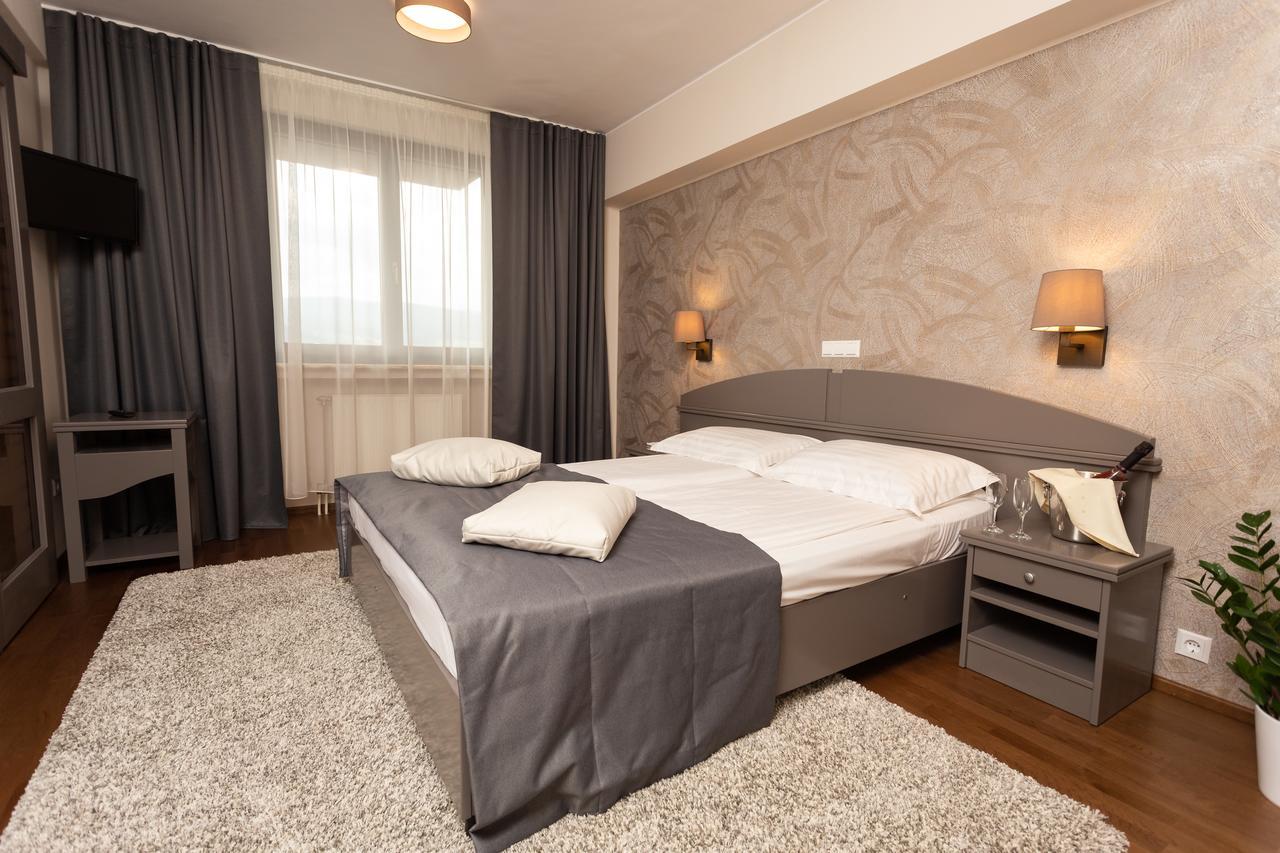 Hotel Fenyo Miercurea Ciuc Extérieur photo